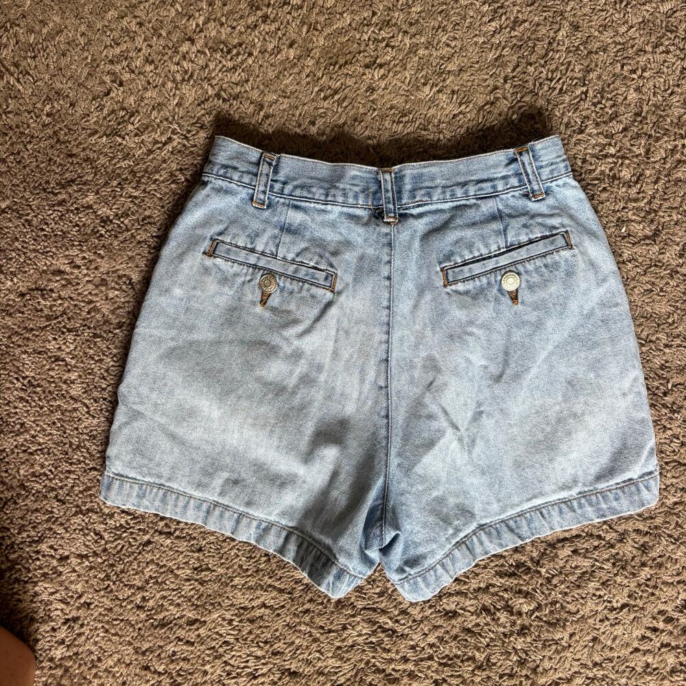 Vintage high waisted light wash jean shorts
